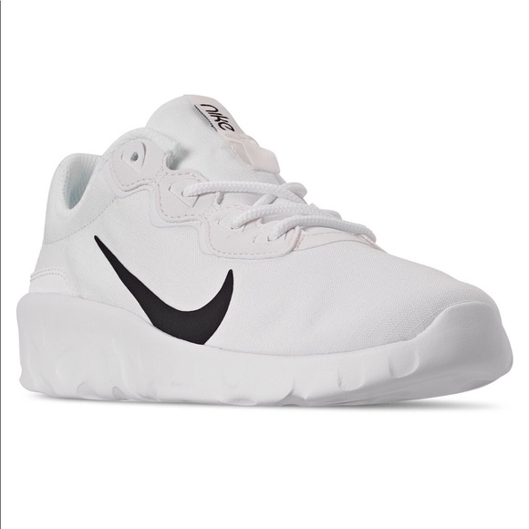 nike women's explore strada running sneakers